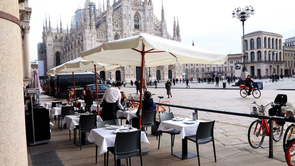 Restaurants and bars open their doors in Milan, Rome and Co.