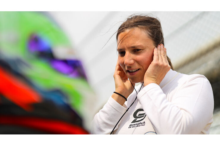 Interview with Indy 500 pilot Simona de Silvestro