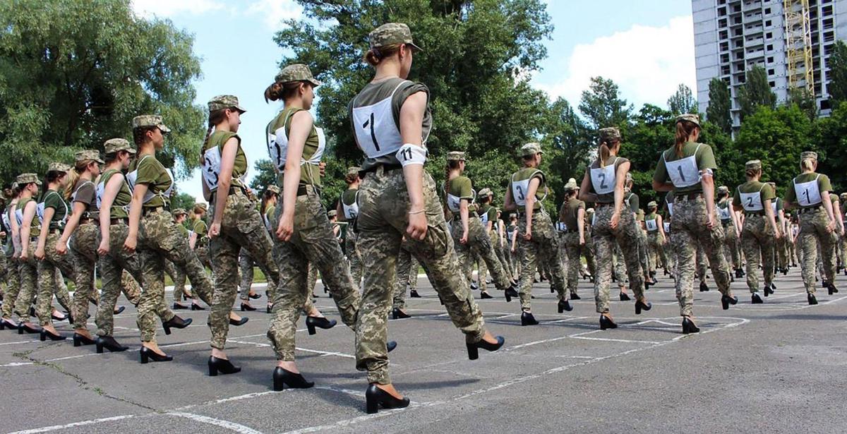 The drawback was that the soldiers wore pumps instead of combat boots during the exercise.