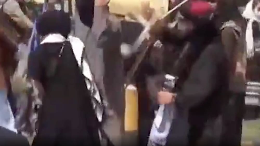 Demonstration in Kabul: Taliban beat women with sticks