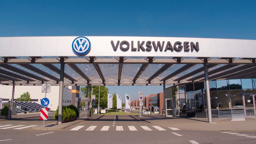 Volkswagen locks up employees for electric mobility