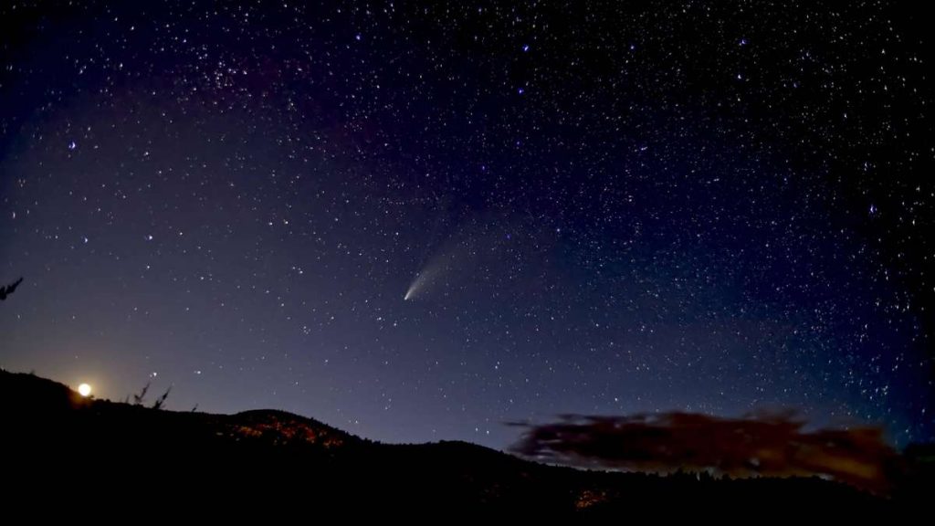 Will Comet Leonard be visible to the naked eye soon?  Hope to shed light on the astro