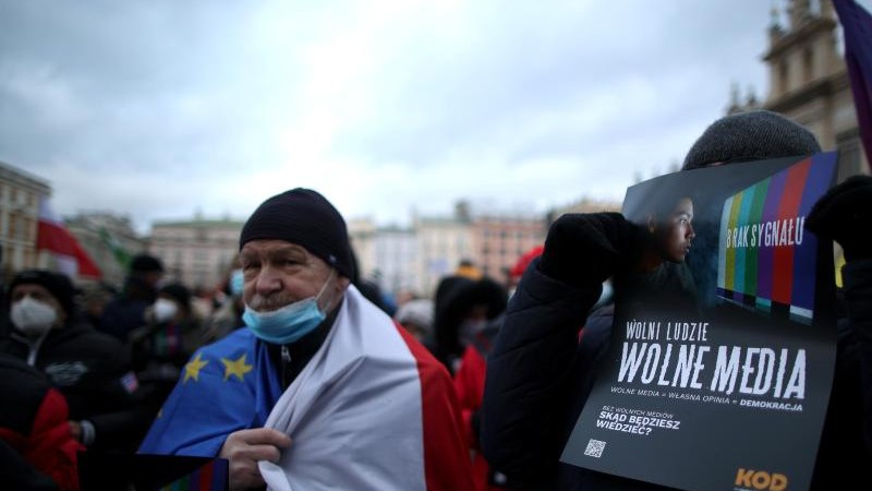 Media - Poland: Tens of thousands protest the new broadcasting law