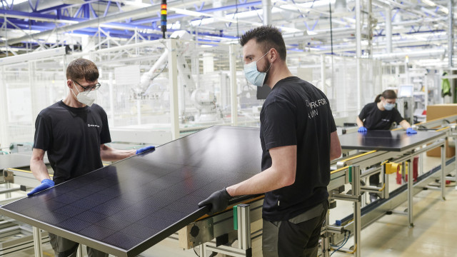 Meyer Burger will am US-Standort Solarmodule für private Dachanlagen, industrielle Aufdachanlagen u
