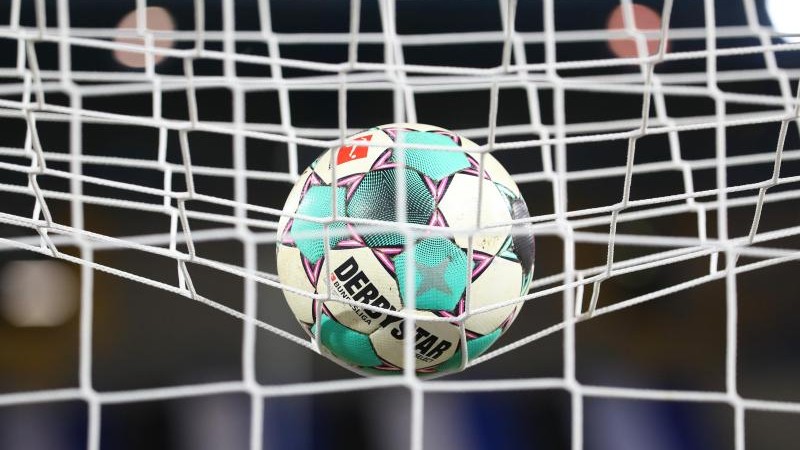 Football - Cologne - Media: Defender Rafael Chekos before moving to America - Sports