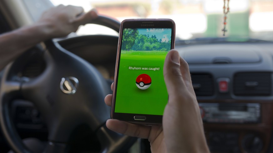 Two US police officers would rather catch Pokemon than thieves