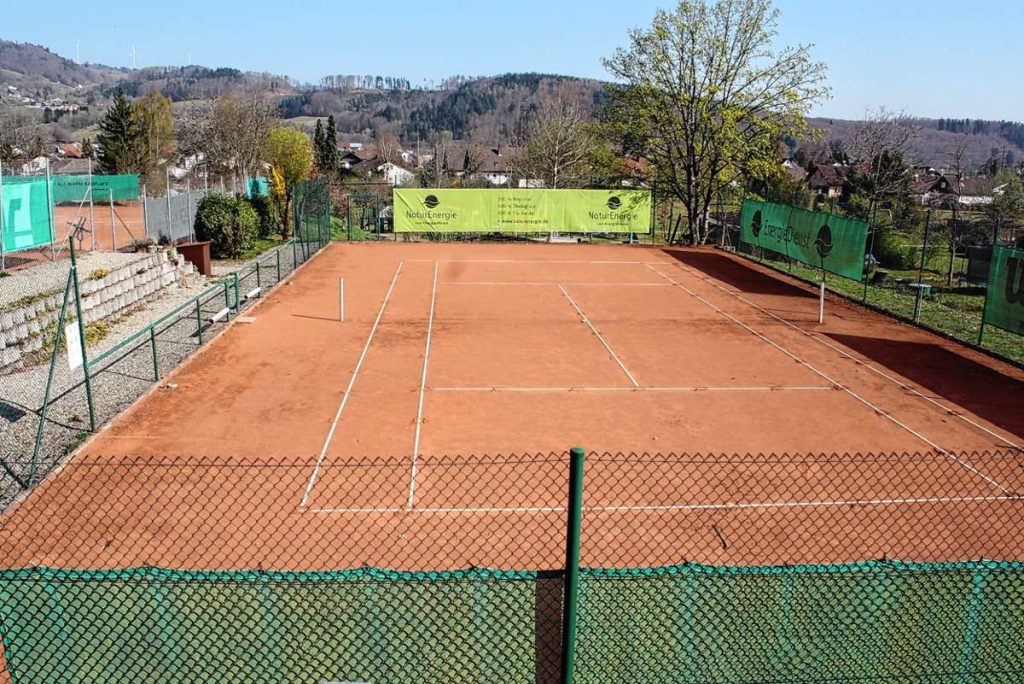 Der Platz vier der Tennisanlage des TC Grün-Weiß Hausen soll zu einer Padel-Anlage umgebaut werden. Foto: Christoph Schennen