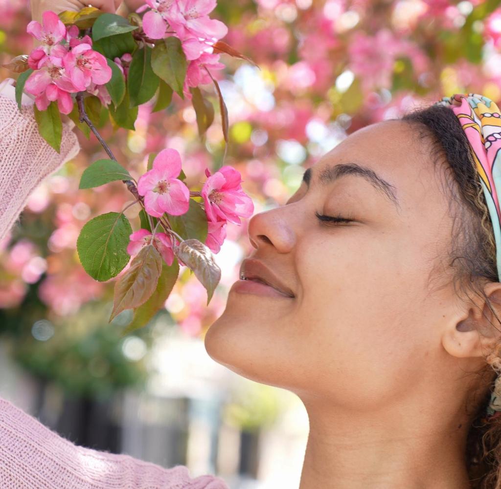 What a good smell!  The chemical structure of scent molecules is responsible for positive perception