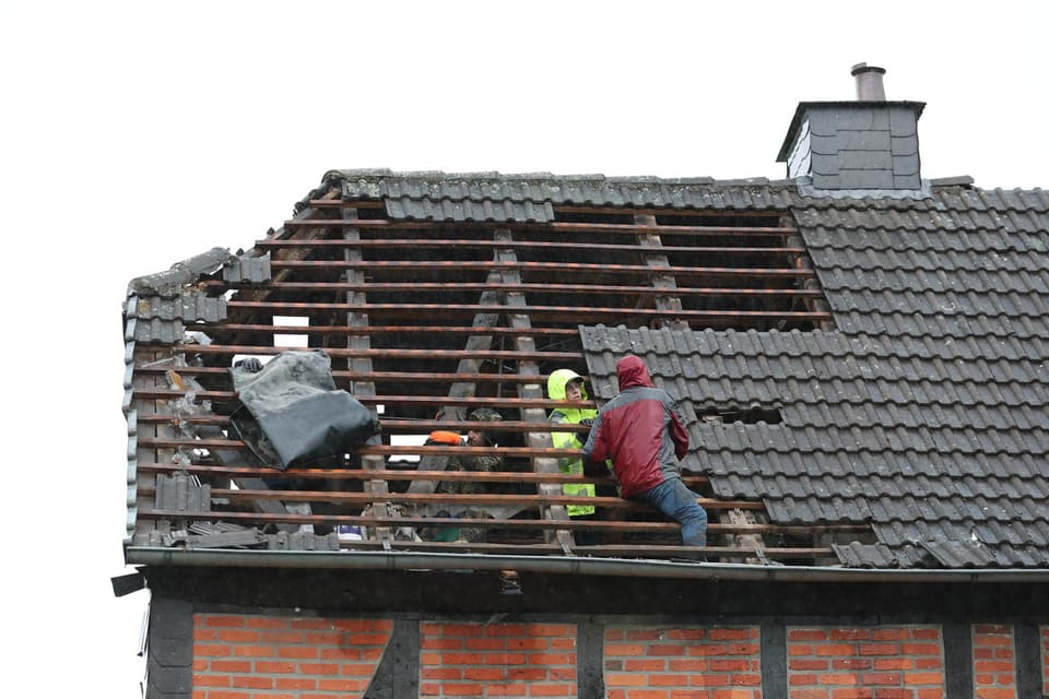 Opening the roof with missing roof tiles