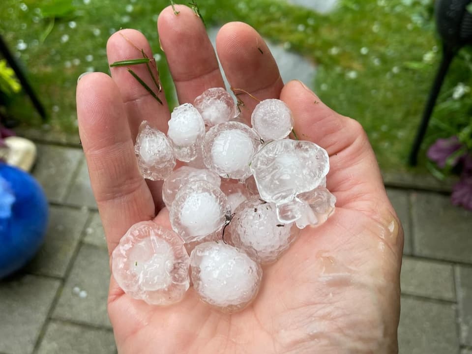 hail in one hand