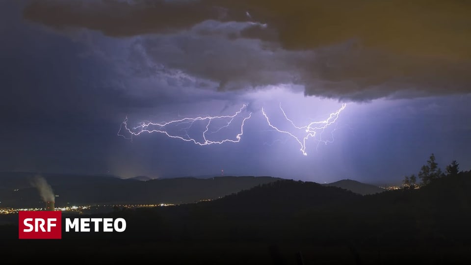 22,000 lightning strikes - heavy thunderstorms with hail and heavy rain - Meteo