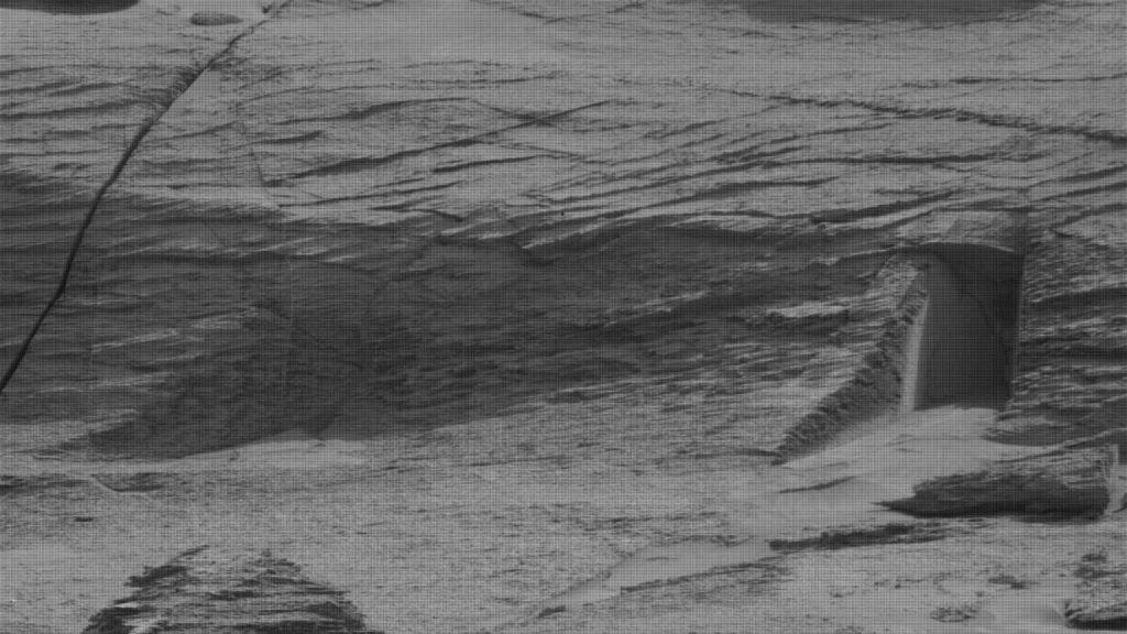 Tunnel entrance found on Mars - NASA rover with a great image