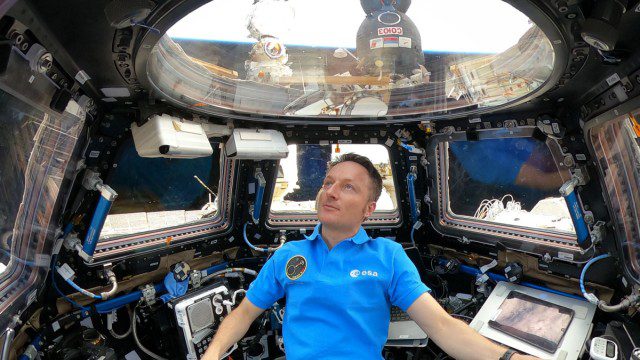 Smells like a submarine, but smells like a lab: Astronaut Matthias Maurer on the ISS.
