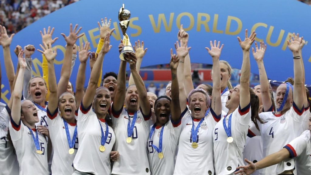 Women's soccer: a sports revolution in the United States!  Equal salaries for men and women - football