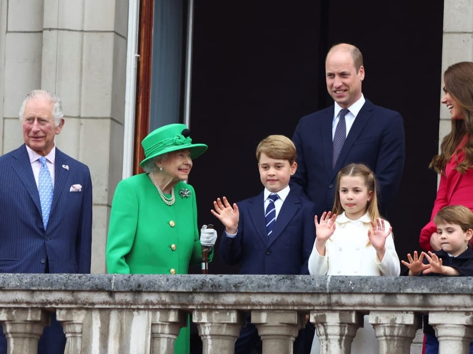 Queen Elizabeth and her family on the balcony.