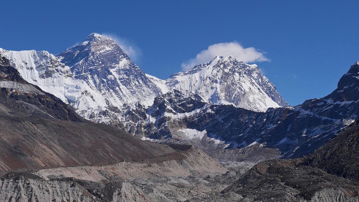 Himalayan glaciers are often covered with moraine: the photo shows Mount Everest (left) and Lotus (right), with the South Cole Glacier in between.