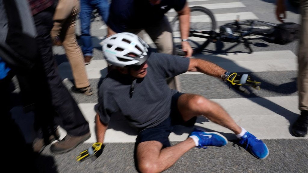 US President Joe Biden falls off his bike and mocks Donald Trump