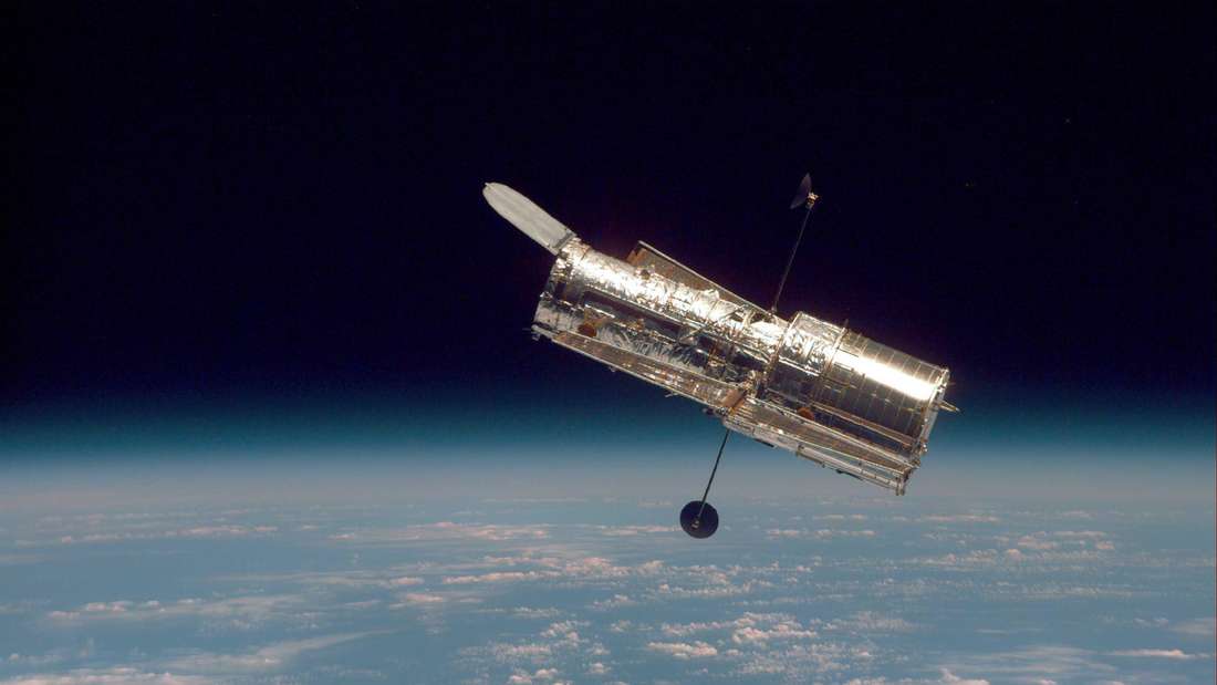 The NASA and European Space Agency's Hubble Space Telescope has been in orbit since 1990. At an altitude of about 500 km, it looks into the depths of space - but occasionally photographs the planets of the Solar System.