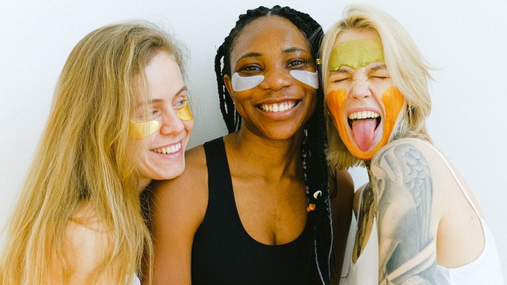 These five zodiac signs especially cultivate deep friendships