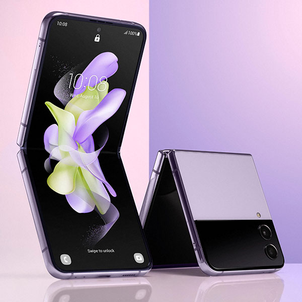 Galaxy Z Flip4 from clamshell phone to smartphone
