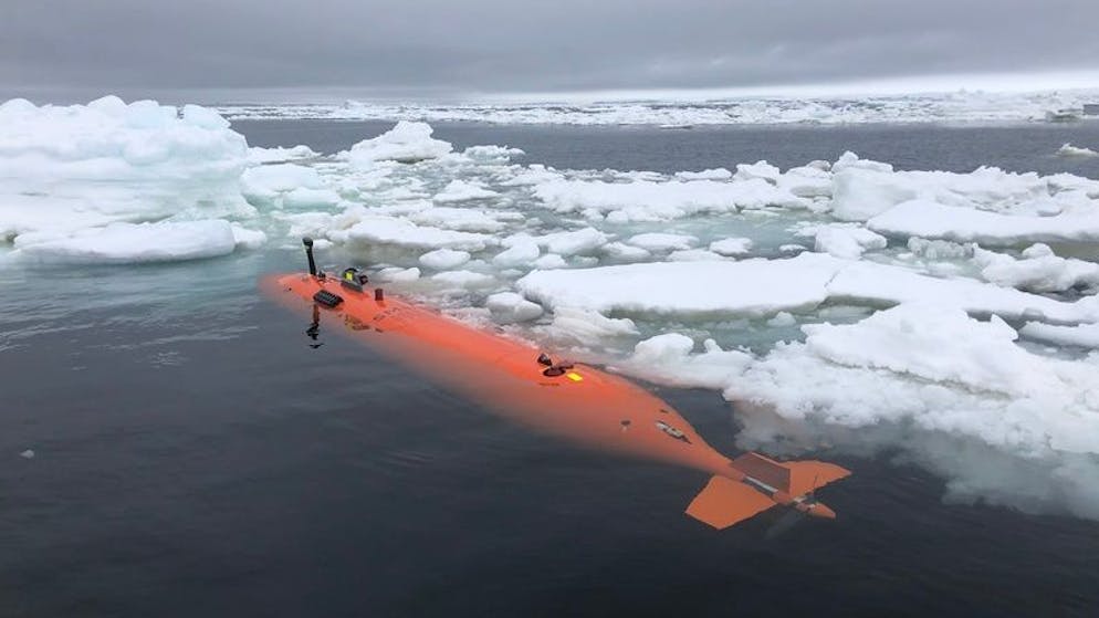 HANDOUT - 09-05-2022, ---, Antarctica: Rán, an autonomous underwater vehicle from Kongsberg HUGIN, is in sea ice off Thwaites Glacier after a 20-hour seafloor mapping mission.  According to a study, giant glaciers in Antarctica are at risk of melting faster than previously thought - potentially leading to a dramatic rise in sea levels.  (to dpa 