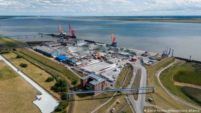 Brunsbüttel: A floating LNG terminal will be built on the Elbehafen site