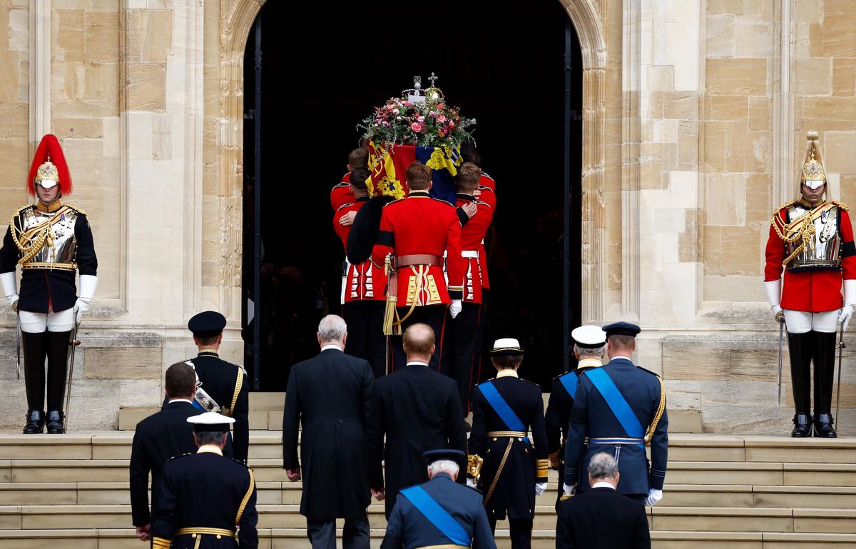 The Queen's coffin was taken to St George's Chapel.  (September 19, 2022)