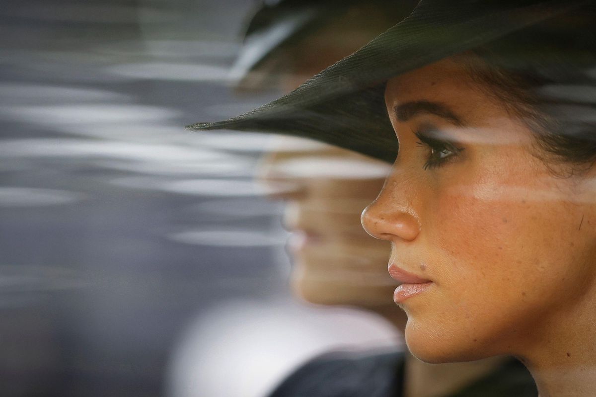 A sad look: Duchess Meghan follows the funeral procession through London.  (September 19, 2022)