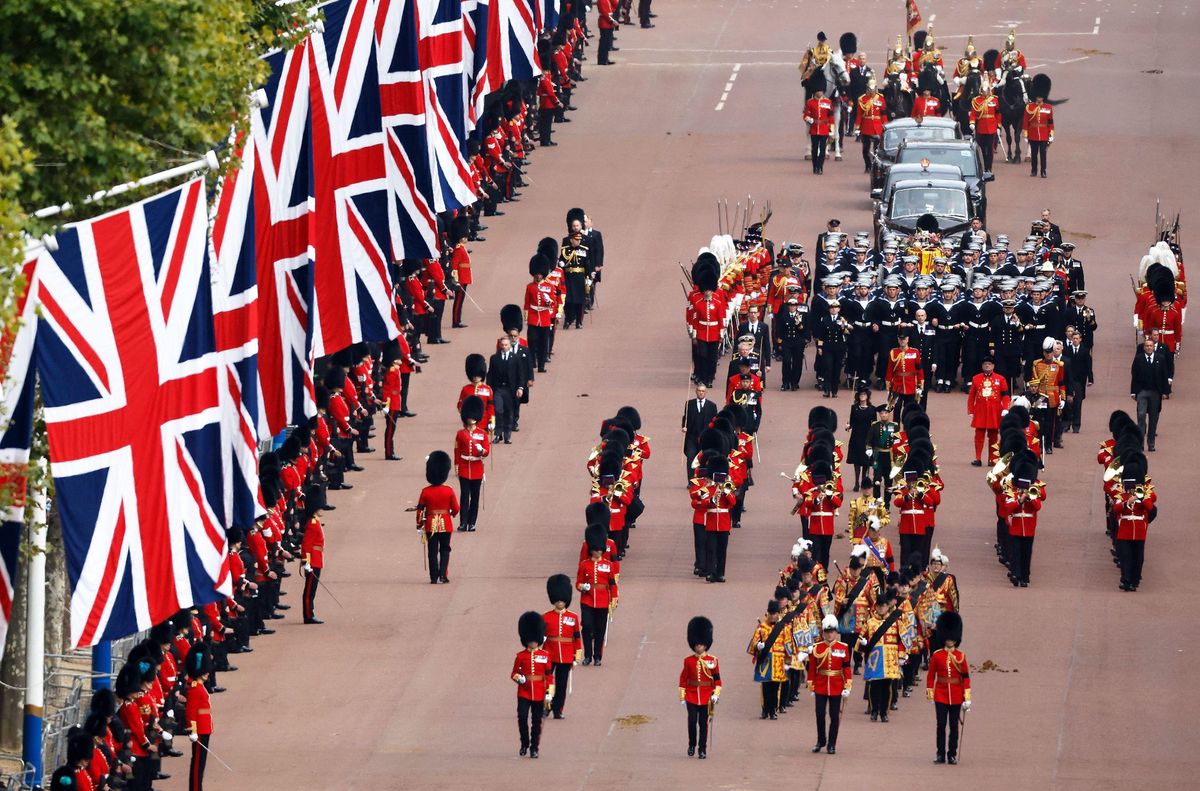 Funeral procession: The procession carrying the coffin of Queen Elizabeth II of Britain towards Wellington Arch.