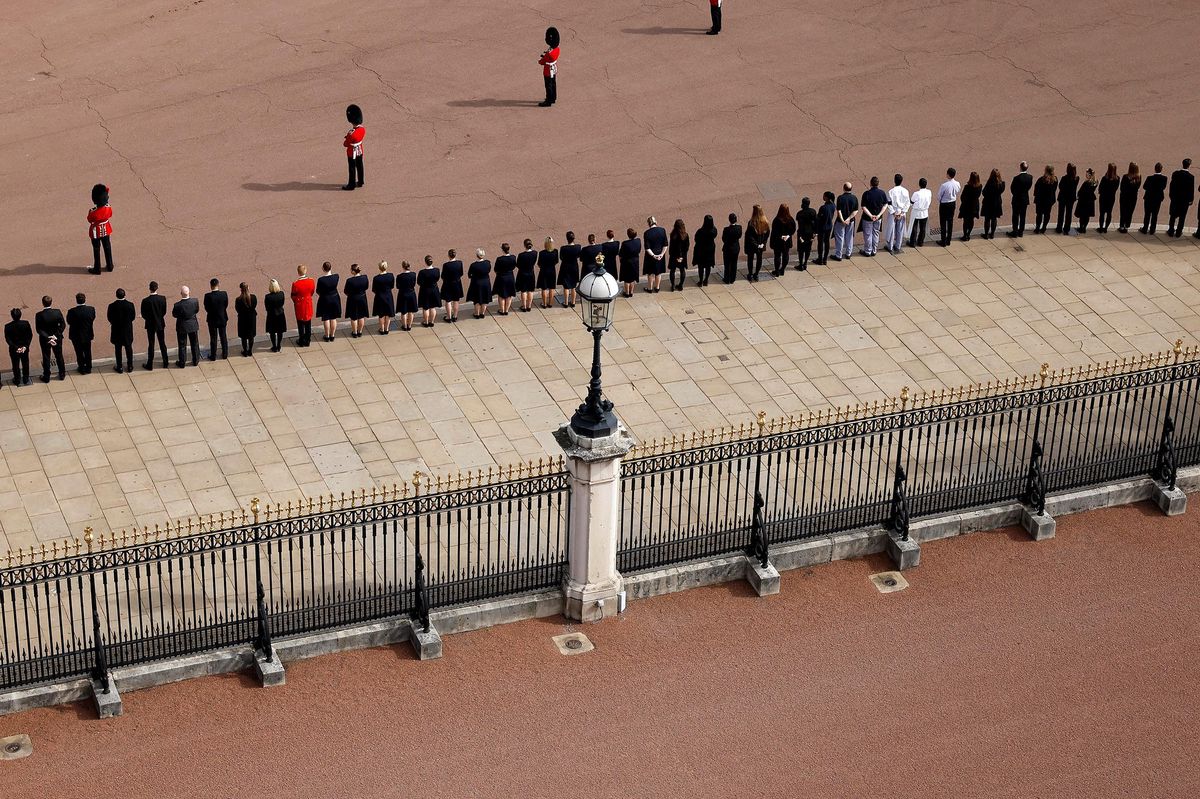 Line up: Buckingham Palace staff pay their last respects to Queen Elizabeth.  (September 19, 2022)