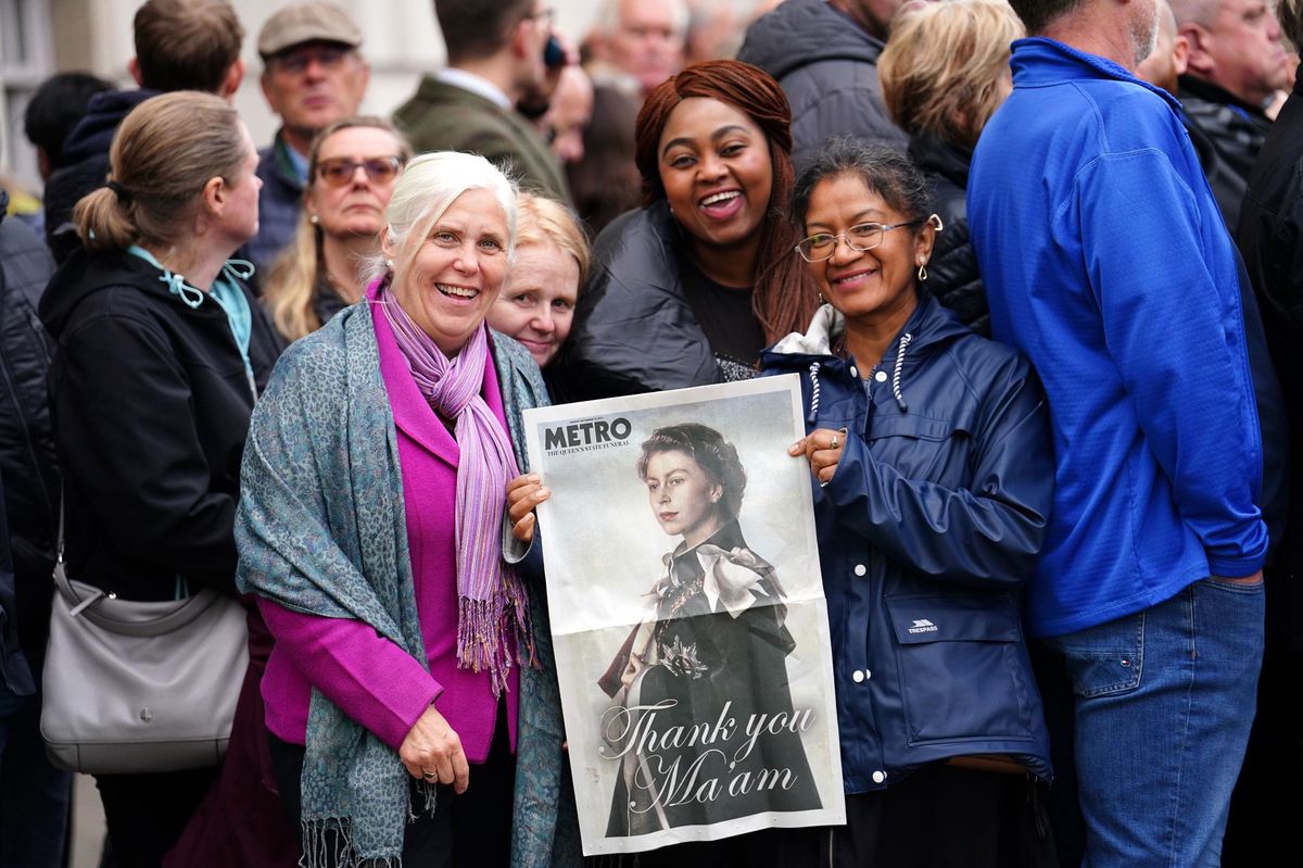Thank you madam: mourners on Horse Guards Street hold a portrait of the beloved Queen.  (September 19, 2022)