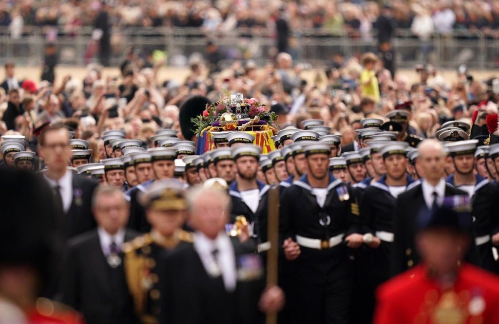 Zoom - The most impressive pictures of the Queen's funeral