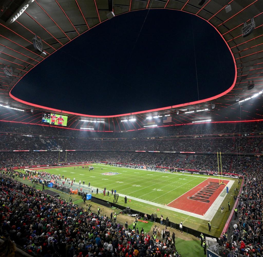 Nearly 70,000 spectators created a great atmosphere at the Munich Arena for the first NFL game in Germany.