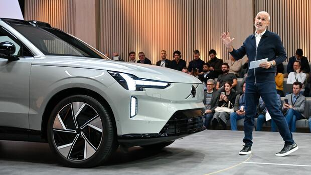 Small electric SUV EX30 starting from 2023