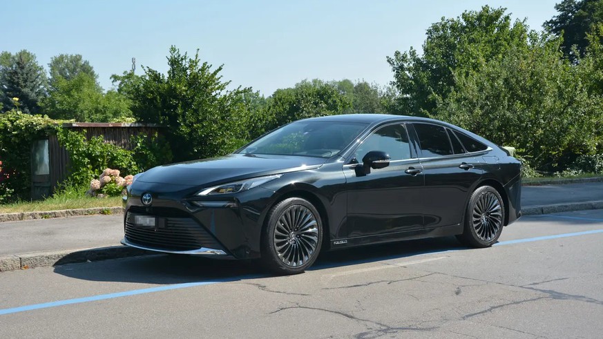 Toyota Mirai test drive: a sporty and comfortable hydrogen car
